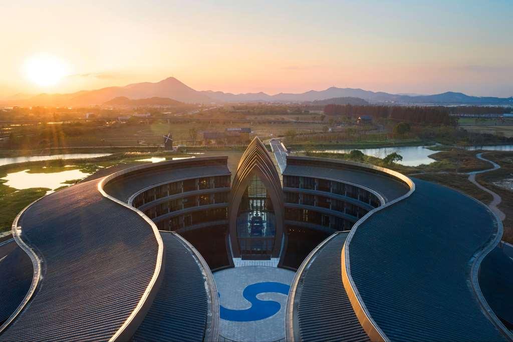 Garrya Huzhou Lucun Hotel Exterior photo